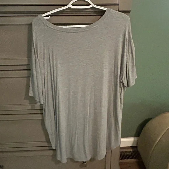 Time and Tru Gray V-Neck Women's v-neck Top - Picture 2 of 2